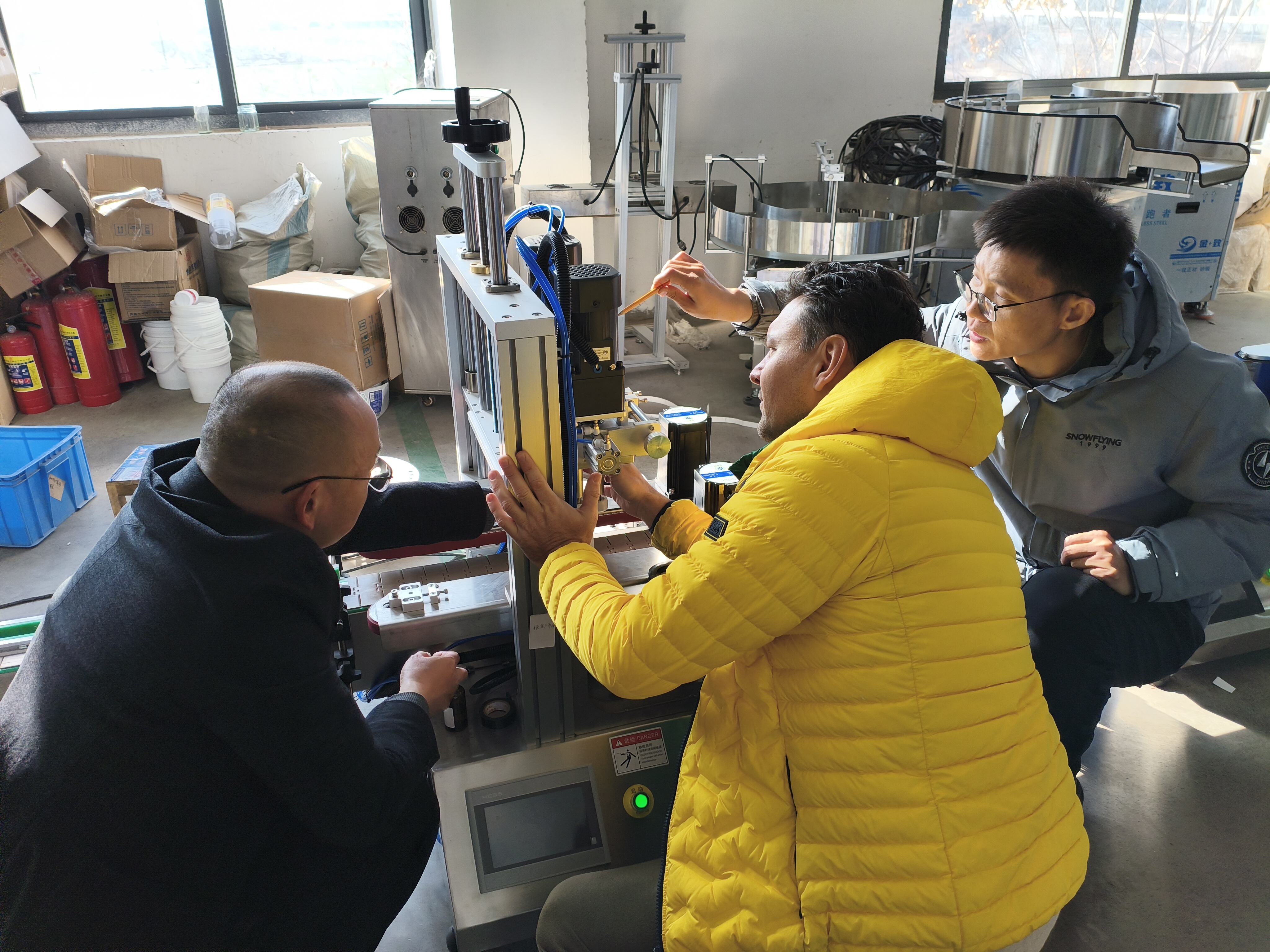 Warmly Welcome Clients to Visit Our Labeling and Filling Machine Production Base #21